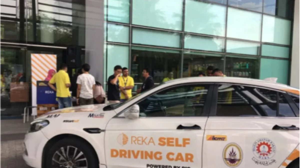 REKA self-driving car featured by Mashable SEA during a 5G remote-driving demonstration in 2019